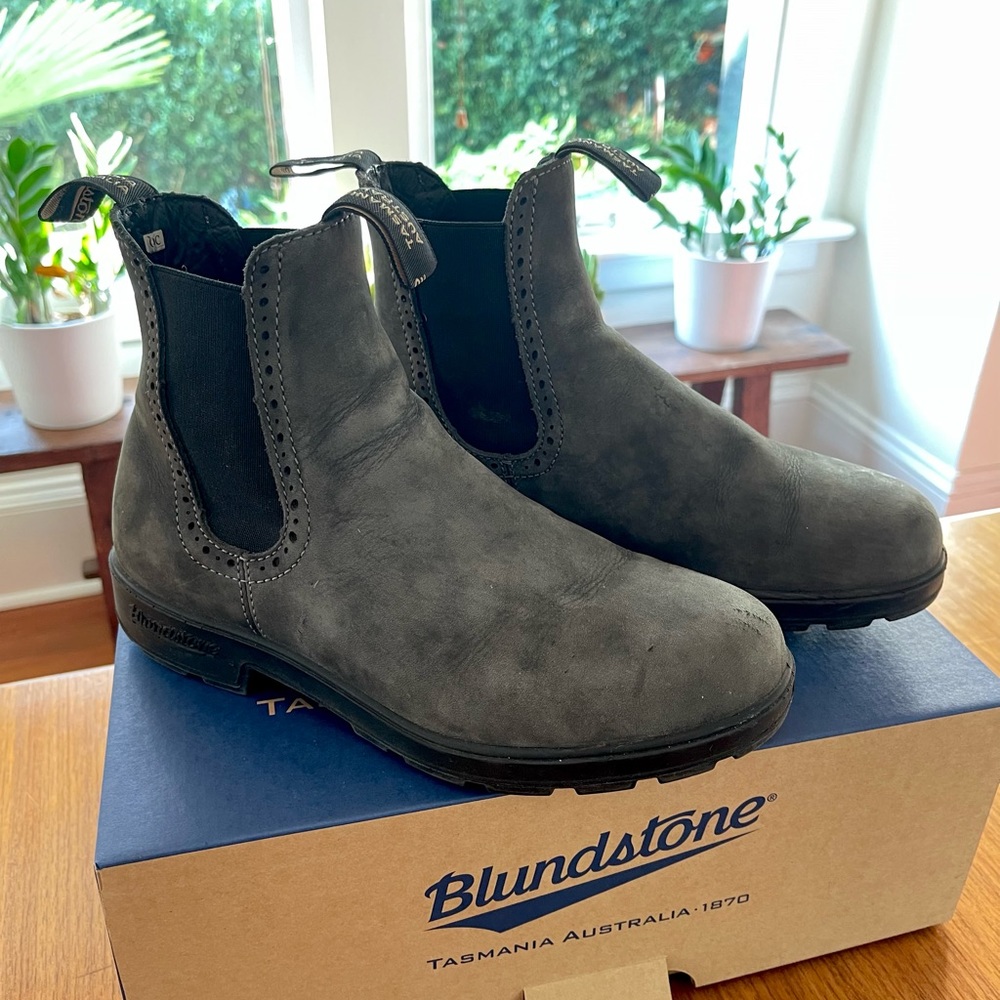 Women’s High Top Rustic Black Boots, size US 9, AUS 6.5